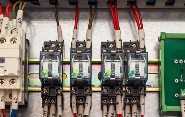 中間繼電器接線后效果圖.jpg 中間繼電器接線后效果圖.jpg