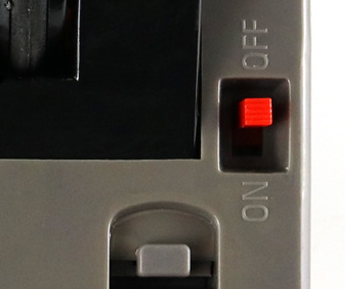 打碟豬玩具底部紅柄開關(guān) 打碟豬玩具底部紅柄開關(guān)