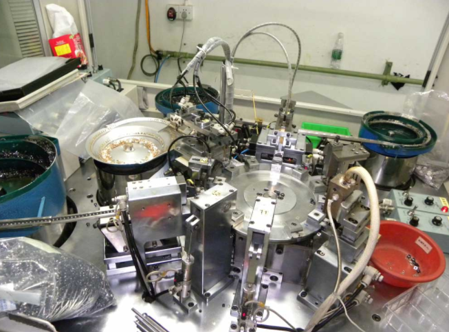 輕觸開關自動化生產過程 輕觸開關自動化生產過程